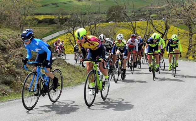 Imagen principal - La burgalesa Sara Martín no perdona y se lleva la victoria en Villarcayo