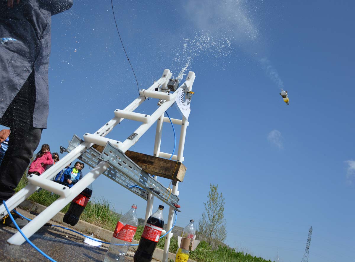 La UBU organiza por cuarto año consecutivo la Feria de la Ciencia y la Tecnología de Castilla y León, con la participación de más de 1.200 niños de toda la comunidad.