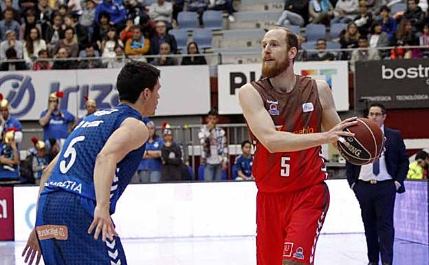 Thomnas Schreiner frente al Delteco.