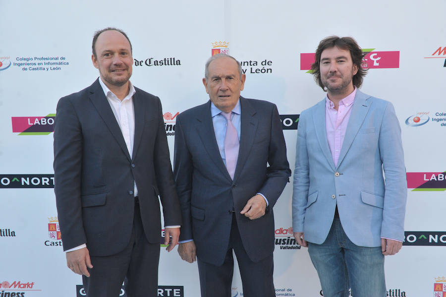 Carlos Villar, Edmundo Bayón y Fernando Villalba, de Bodegas Protos, ganadora del mejor vídeo.