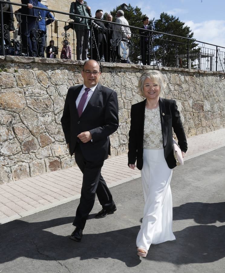 Los vecinos dieron una calurosa bienvenida a la Reina que acudió a la villa palentina para inaugurar 'Mons Dei', la XXIII edición de la exposición, que podrá visitarse desde mañana y hasta el 18 de noviembre