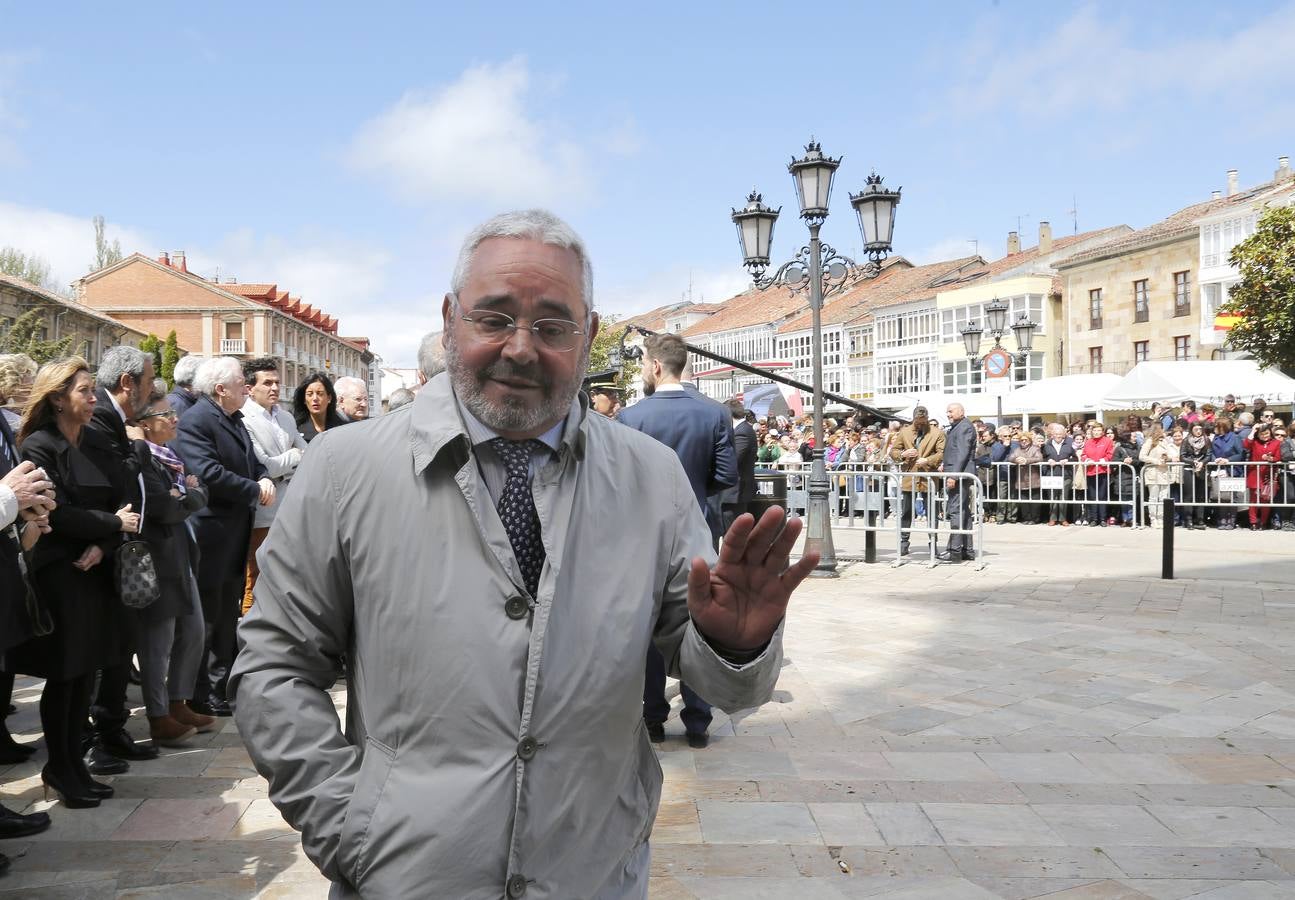 Los vecinos dieron una calurosa bienvenida a la Reina que acudió a la villa palentina para inaugurar 'Mons Dei', la XXIII edición de la exposición, que podrá visitarse desde mañana y hasta el 18 de noviembre