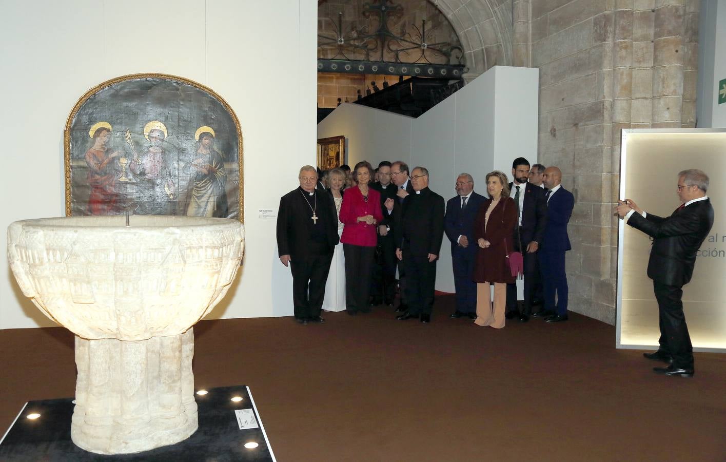 Los vecinos dieron una calurosa bienvenida a la Reina que acudió a la villa palentina para inaugurar 'Mons Dei', la XXIII edición de la exposición, que podrá visitarse desde mañana y hasta el 18 de noviembre