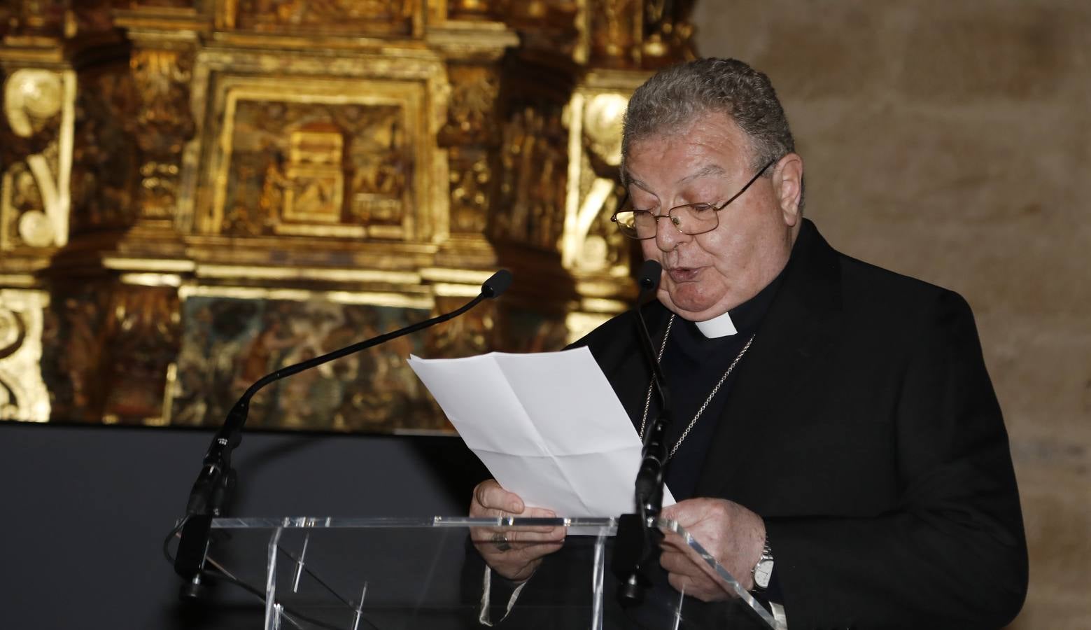 Los vecinos dieron una calurosa bienvenida a la Reina que acudió a la villa palentina para inaugurar 'Mons Dei', la XXIII edición de la exposición, que podrá visitarse desde mañana y hasta el 18 de noviembre