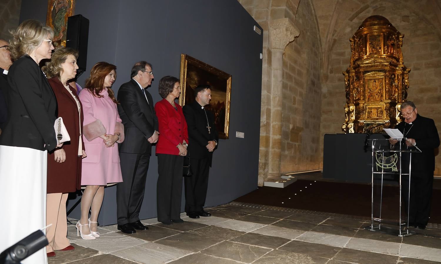 Los vecinos dieron una calurosa bienvenida a la Reina que acudió a la villa palentina para inaugurar 'Mons Dei', la XXIII edición de la exposición, que podrá visitarse desde mañana y hasta el 18 de noviembre