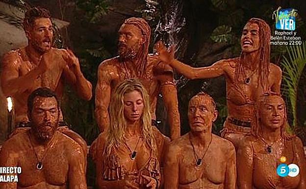 Concursantes de 'Supervivientes' tras realizar una prueba. 