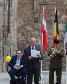 Imagen secundaria 2 - Izado de banderas para festejar el Día de Europa