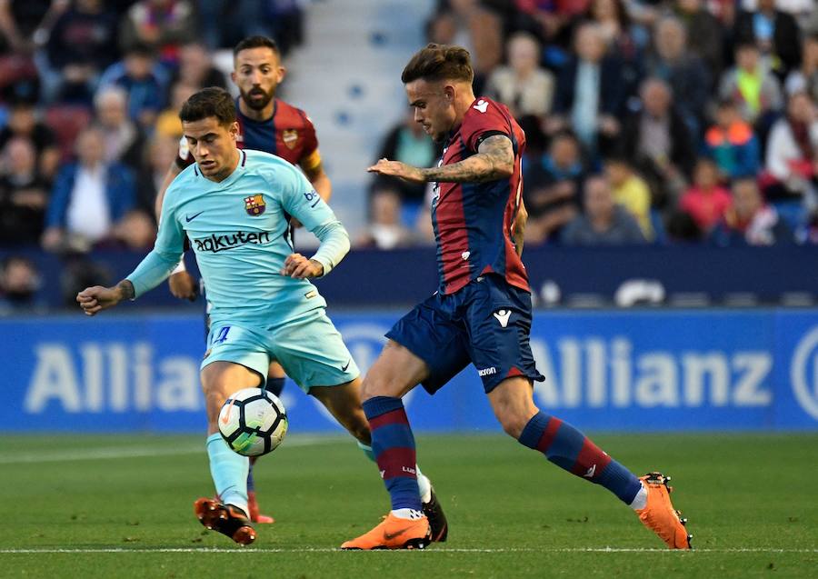 El Barça perdió la imbatibilidad en el Ciutat de Valencia a pesar del hat-trick de Coutinho y el penalti transformado por Suárez. Con esta victoria, el Levante acumula cinco consecutivas en casa 