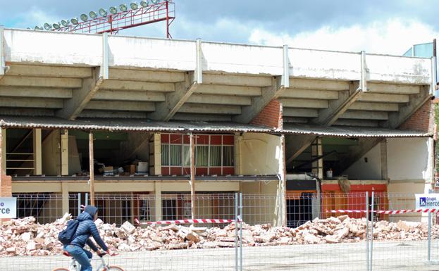 Tras derribar los locales del Fondo Norte se ha encontrado amianto en ciertas estructuras