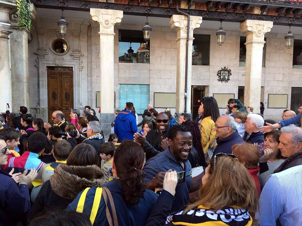 Fotos: El Ubu Colina Clinic celebra su histórico ascenso en el Ayuntamiento, en imágenes