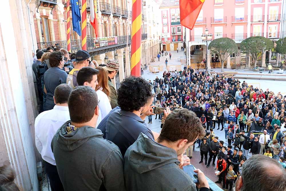 Fotos: El Ubu Colina Clinic celebra su histórico ascenso en el Ayuntamiento, en imágenes