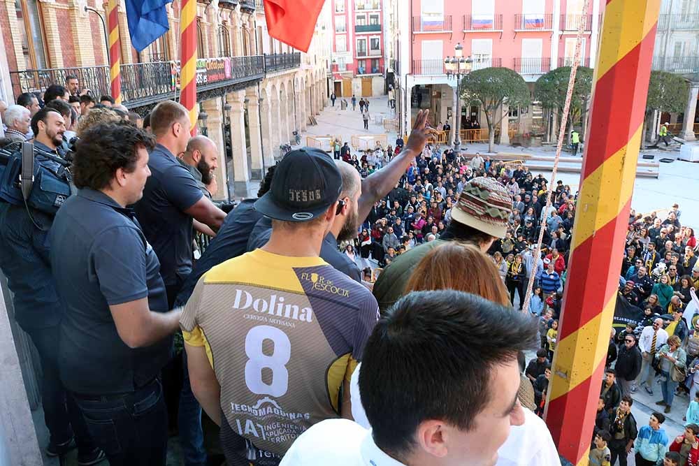 Fotos: El Ubu Colina Clinic celebra su histórico ascenso en el Ayuntamiento, en imágenes