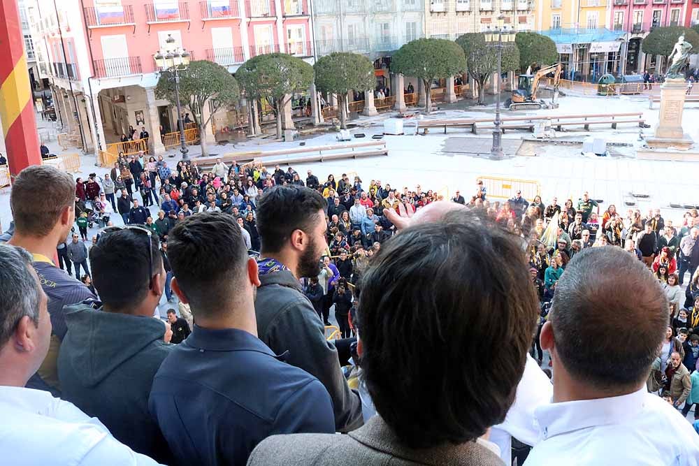 Fotos: El Ubu Colina Clinic celebra su histórico ascenso en el Ayuntamiento, en imágenes