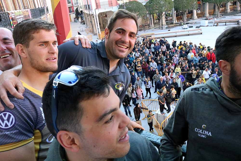 Fotos: El Ubu Colina Clinic celebra su histórico ascenso en el Ayuntamiento, en imágenes