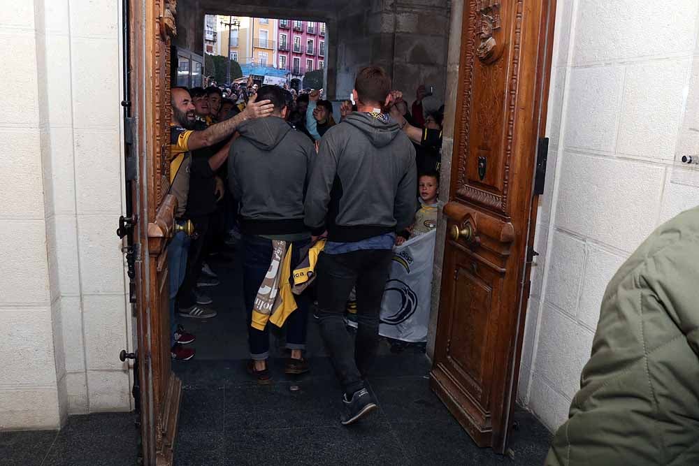 Fotos: El Ubu Colina Clinic celebra su histórico ascenso en el Ayuntamiento, en imágenes