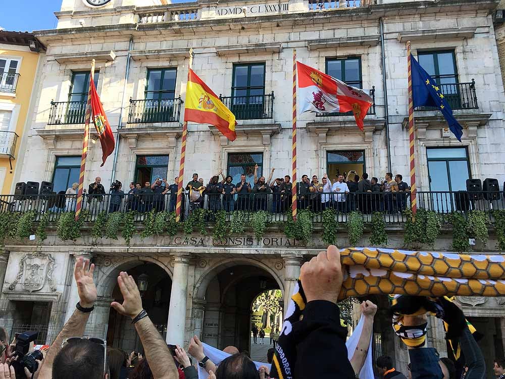 Fotos: El Ubu Colina Clinic celebra su histórico ascenso en el Ayuntamiento, en imágenes