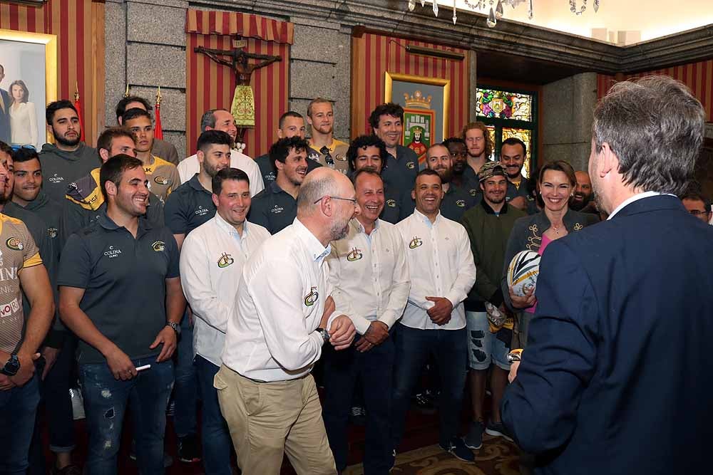 Fotos: El Ubu Colina Clinic celebra su histórico ascenso en el Ayuntamiento, en imágenes