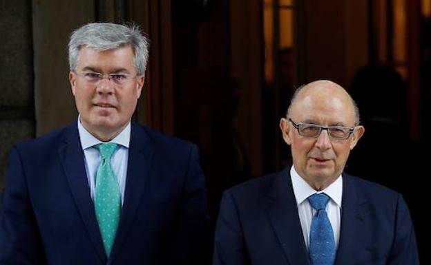 José Enrique Fernández Moya, junto a Cristóbal Montoro.