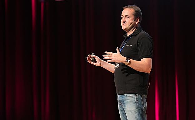 Daniel Torregosa exponiendo su discurso