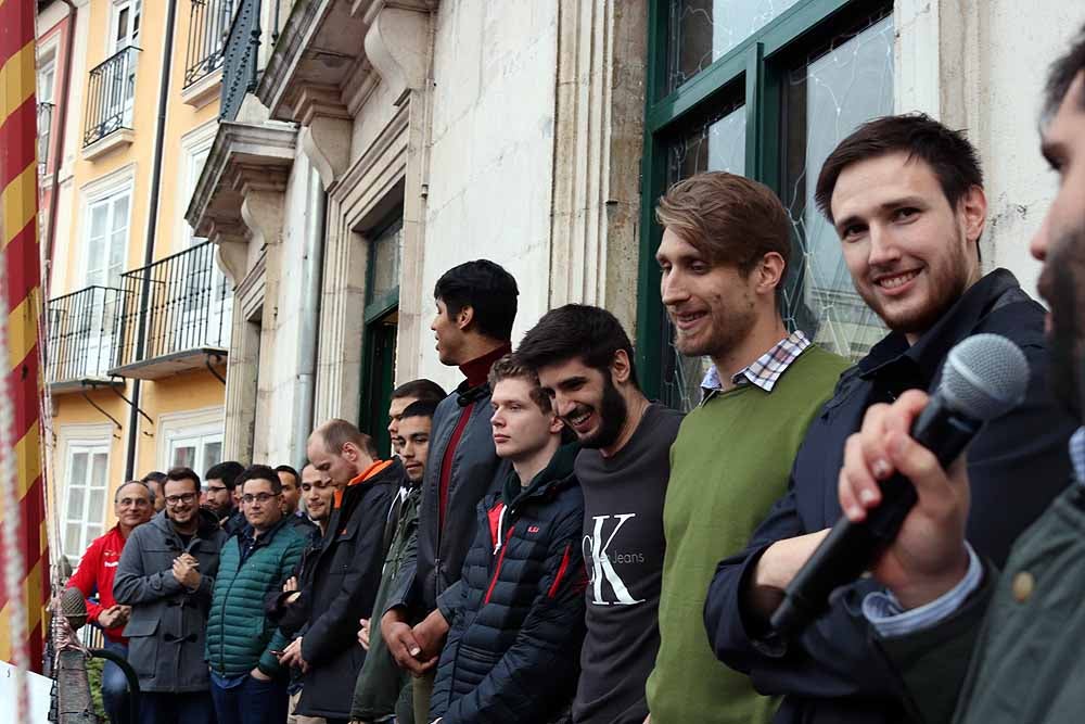 Fotos: El San Pablo se despide de su afición desde el Ayuntamiento