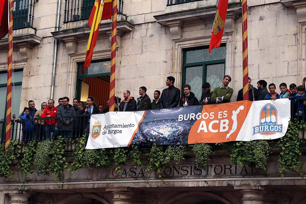 Fotos: El San Pablo se despide de su afición desde el Ayuntamiento