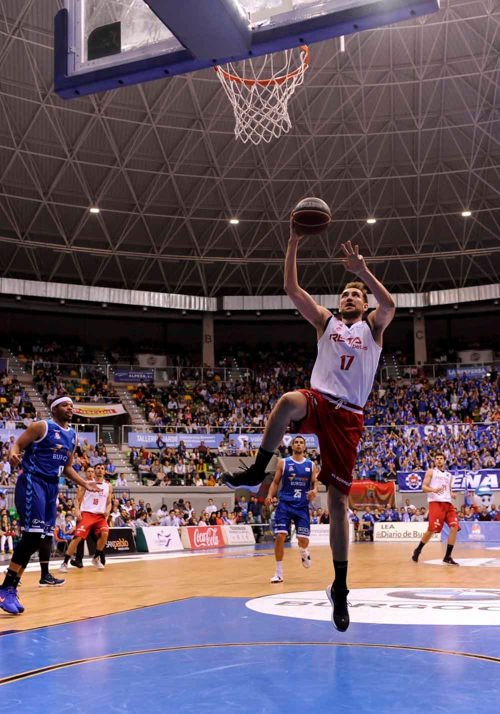 Fotos: Las mejores imágenes del San Pablo RETAbet Bilbao Basket