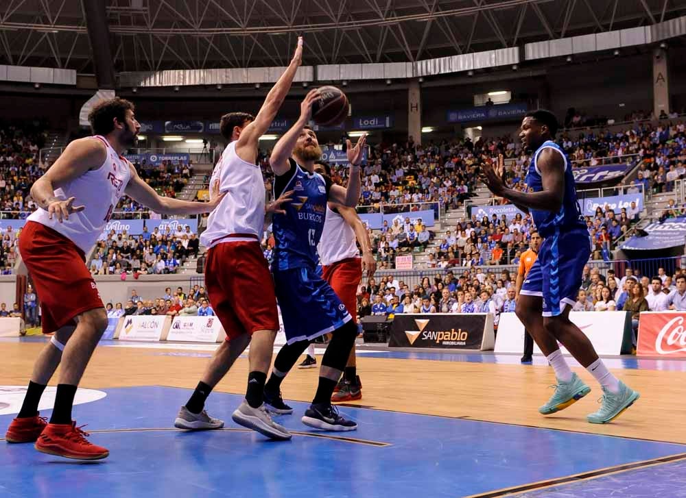 Fotos: Las mejores imágenes del San Pablo RETAbet Bilbao Basket