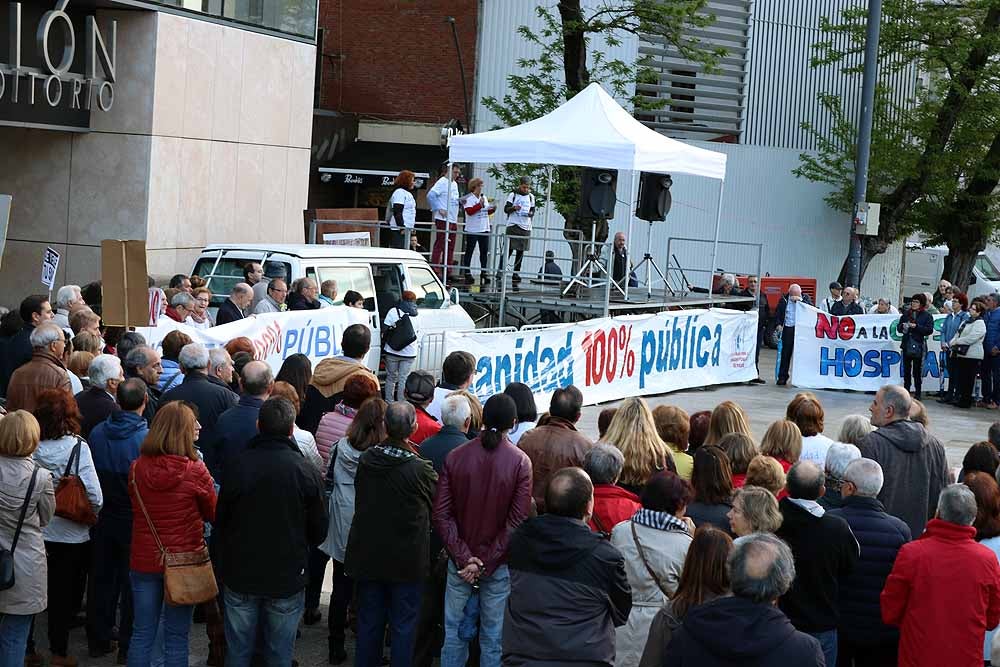 Fotos: Un millar de burgaleses salen a la calle para exigir una sanidad pública de calidad