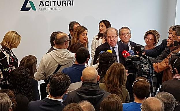 Juan Vicente Herrera, durante su visita a la nuevas instalaciones de Aciturri en Miranda de Ebro.