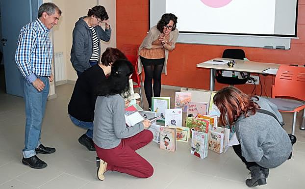 Las familias han celebrado un encuentro con los cuentos como protagonistas