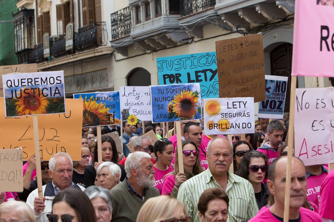 Más de 3.000 personas se manifiestan en la capital zamorana en memoria de la joven que perdió la vida de forma violenta en Castrogonzalo, presuntamente asesinada por un menor de la localidad, y claman por el endurecimiento de la Ley del Menor