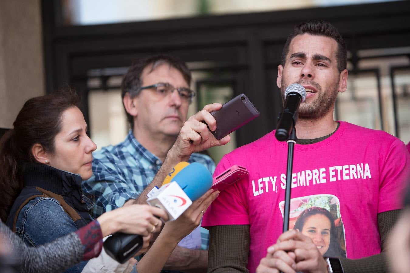 Más de 3.000 personas se manifiestan en la capital zamorana en memoria de la joven que perdió la vida de forma violenta en Castrogonzalo, presuntamente asesinada por un menor de la localidad, y claman por el endurecimiento de la Ley del Menor