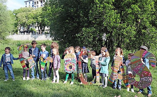 Imagen principal - La Feria del Libro se despide a orillas del Arlanzón con un repunte en las ventas