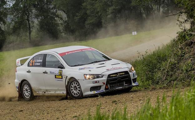 Imagen principal - Gran estreno de Cristina Gutiérrez en el Campeonato de España de Rallyes de Tierra