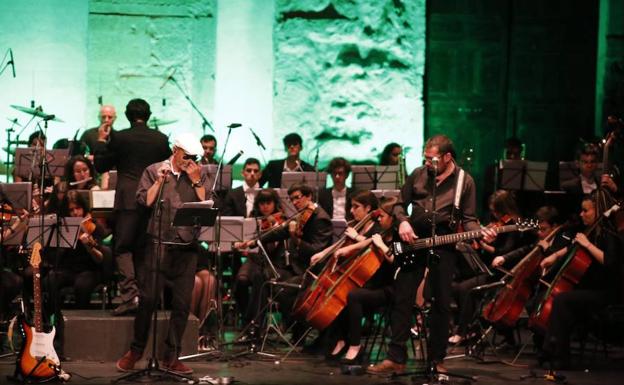 El Liceo acogió el concierto de la banda Baden Bah! y la Joven Orquesta Ciudad de Salamanca. 