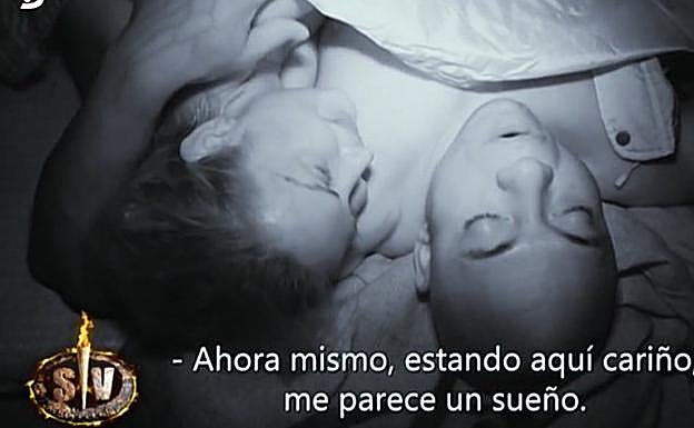 Raquel e Isi disfrutando de la noche. 