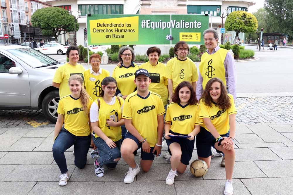 Fotos: Recogida de firmas de Amnistía Internacional en Burgos