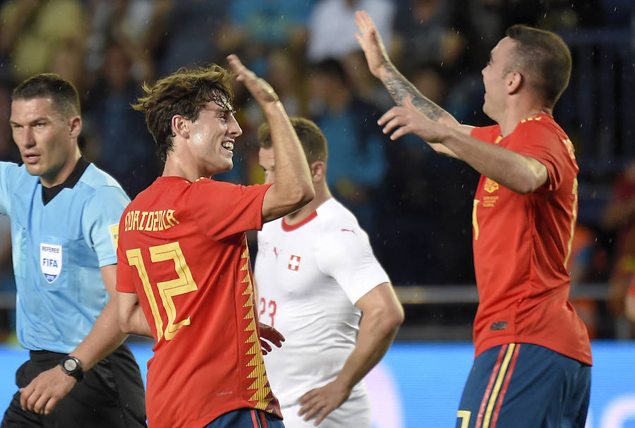 El Estadio de la Cerámica acoge este amistoso de preparación para el Mundial, competición en la que España debutará el viernes 15 ante Portugal, mientras que Suiza tendrá que esperar dos días más para enfrentarse a su primer rival, la Brasil de Neymar.