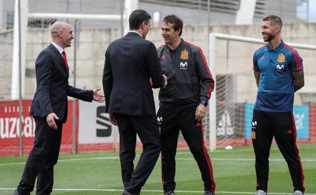 Luis Rubiales (i), Pedro Sánchez, Julen Lopetegui y Sergio Ramos. 