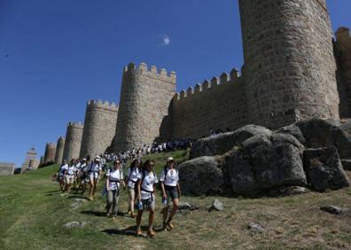 Imagen secundaria 1 - Dársena del Canal de Castilla en Medina de Rioseco, murallas de Ávila y monasterio de Santa María de Moreruela,