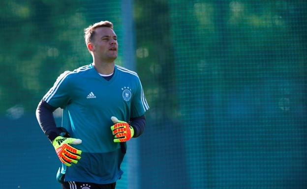 Manuel Neuer será titular en Alemania pese a a estar lesionado prácticamente toda la temporada.