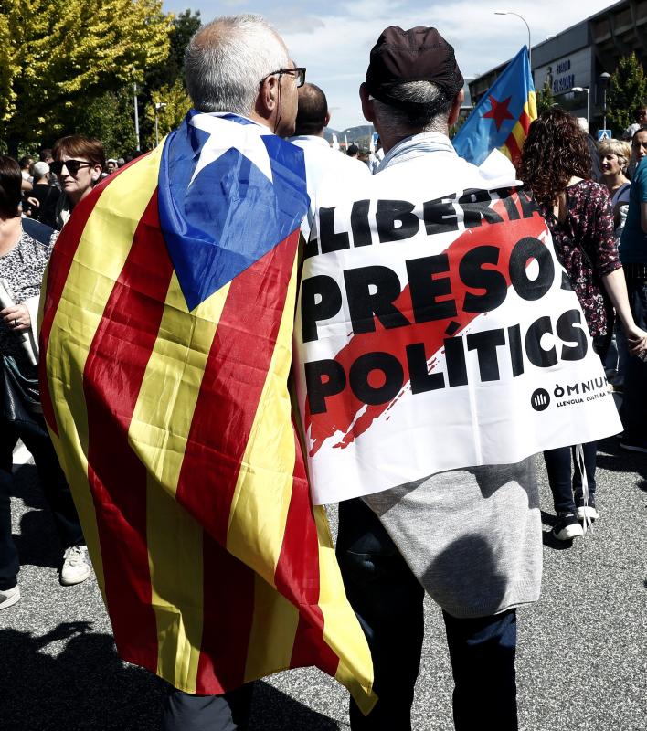 Fotos: Miles de personas protestan en Pamplona contra la sentencia impuesta a los ocho jóvenes por la agresión de Alsasua