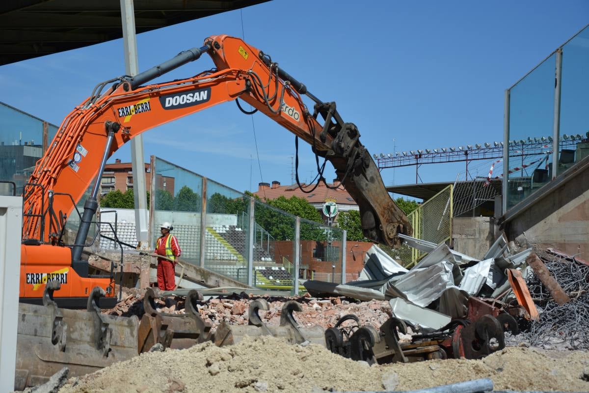 Fotos: Demolición de la grada de Lateral de El Plantío