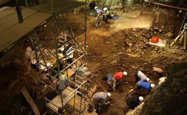 Trabajos en la Cueva Mayor