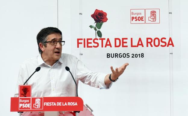 Patxi López, durante su intervención en la 'Fiesta de la Rosa'.