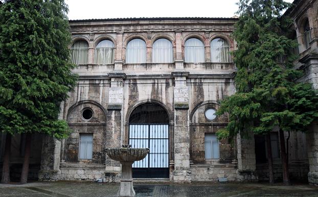 El proyecto contempla la cobertura del claustro del monasterio.