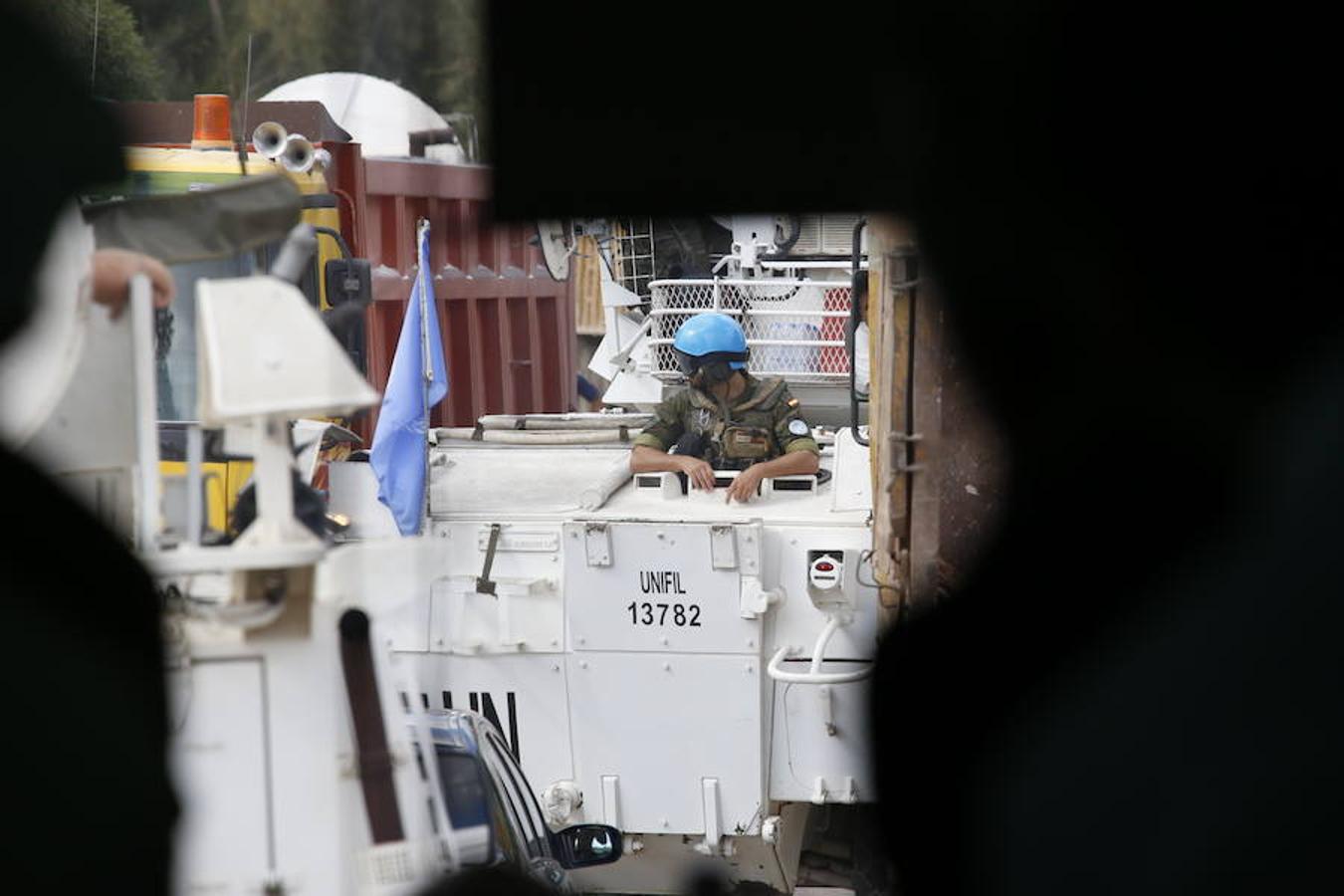 Margarita Robles visita dos puestos de vigilancia estratégicos claves dentro del despliegue de UNIFIL