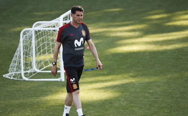 Fernando Hierro, en un entrenamiento. 