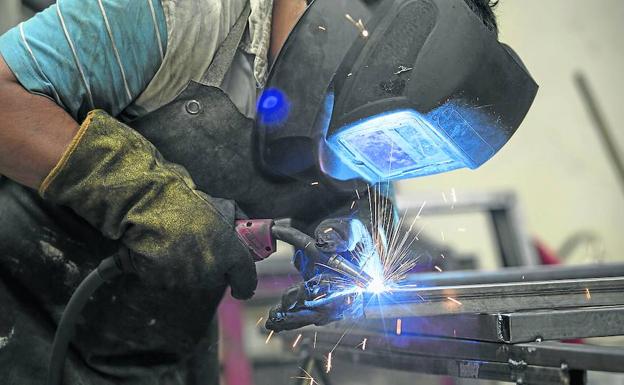 Metal y electrónica lideran el crecimiento del sector industrial de la región en el último año