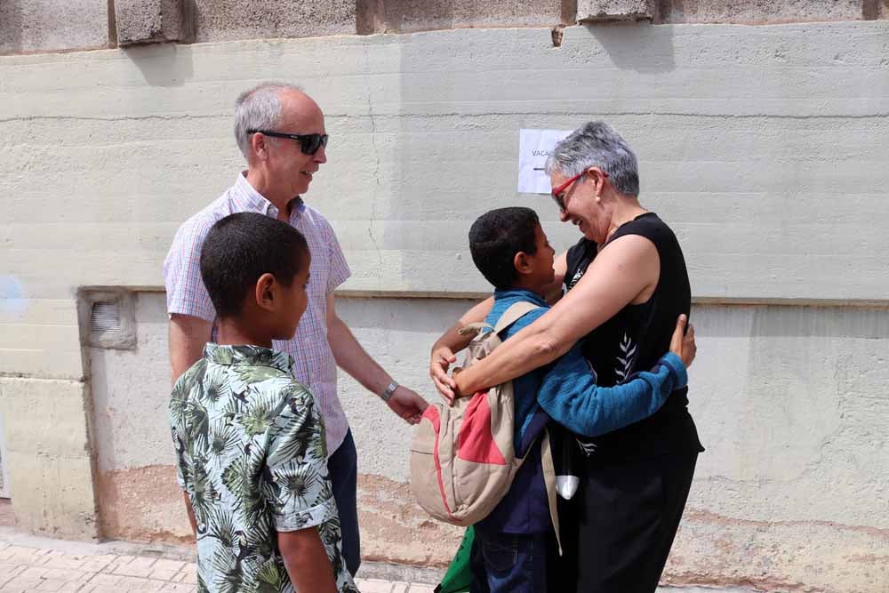 Esta mañana han llegado 18 niños desde los campamentos de refugiados en Tindouf, Argelia, que, sumados a los otros seis que llegaron el pasado 29 de junio, completan el programa 'Vacaciones en paz'